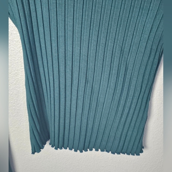 Lovers and Friends Cut Out Ribbed Turtleneck Shirt - Picture 5 of 10